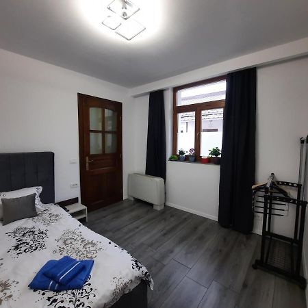 House Side By Side Διαμέρισμα Μπρασόβ Εξωτερικό φωτογραφία